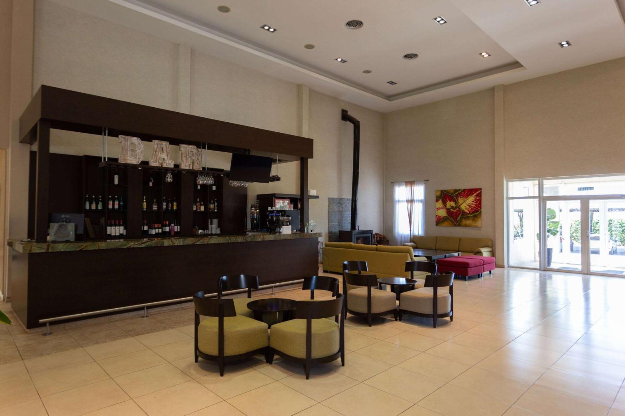 Howard Johnson Hotel & Resort פונס מראה חיצוני תמונה