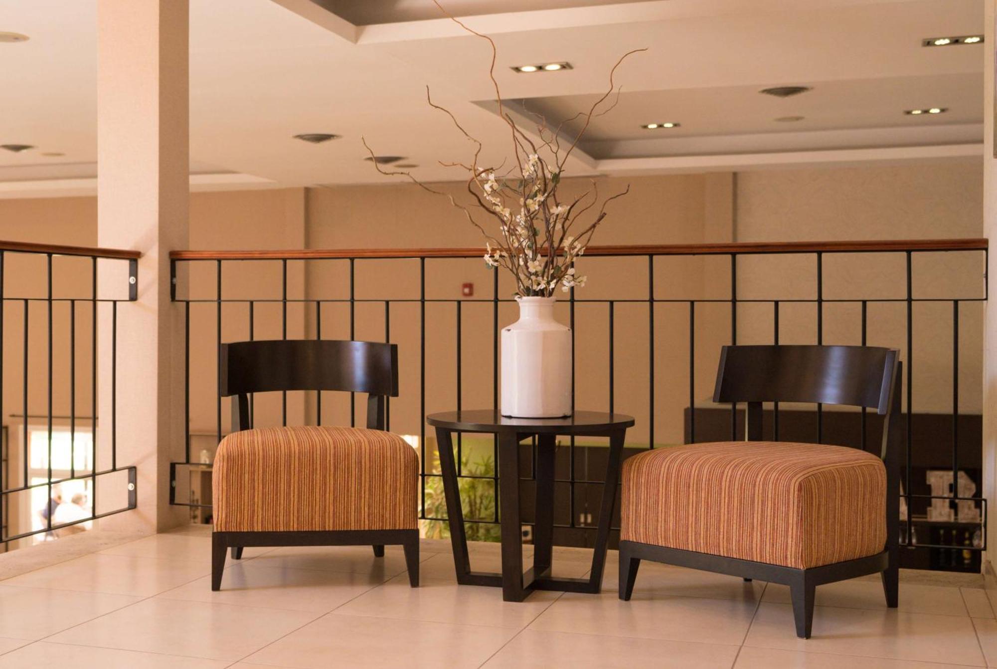 Howard Johnson Hotel & Resort פונס מראה חיצוני תמונה