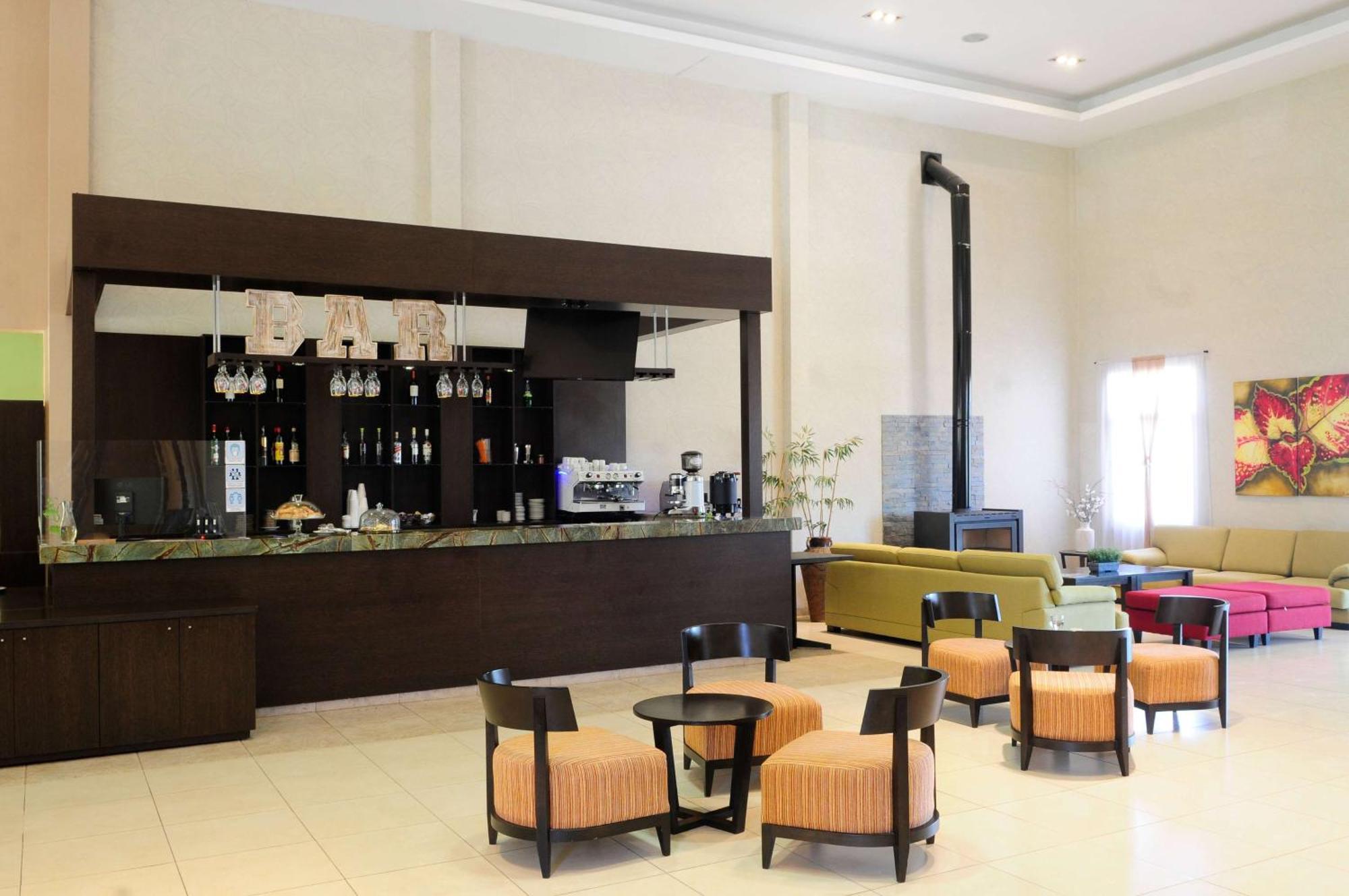 Howard Johnson Hotel & Resort פונס מראה חיצוני תמונה