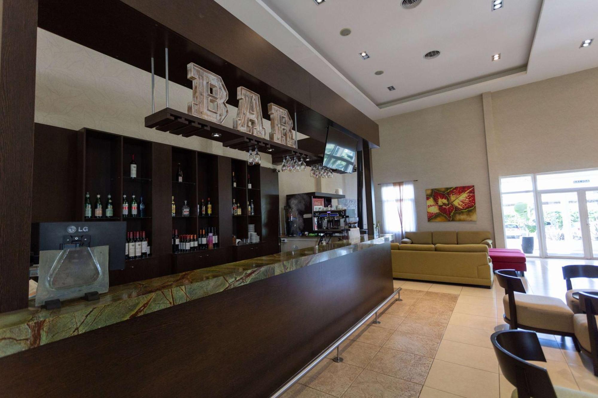 Howard Johnson Hotel & Resort פונס מראה חיצוני תמונה