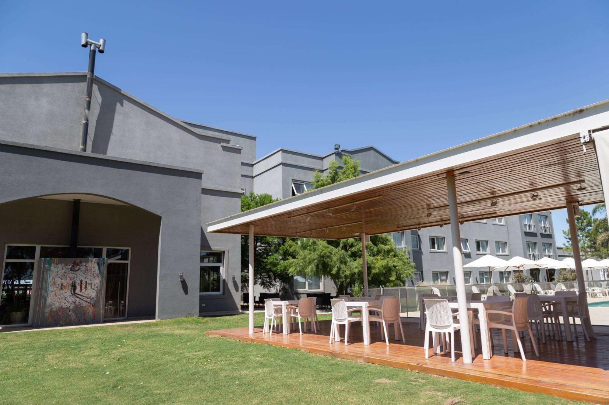 Howard Johnson Hotel & Resort פונס מראה חיצוני תמונה