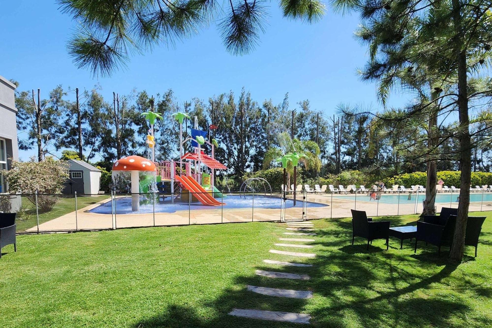 Howard Johnson Hotel & Resort פונס מראה חיצוני תמונה