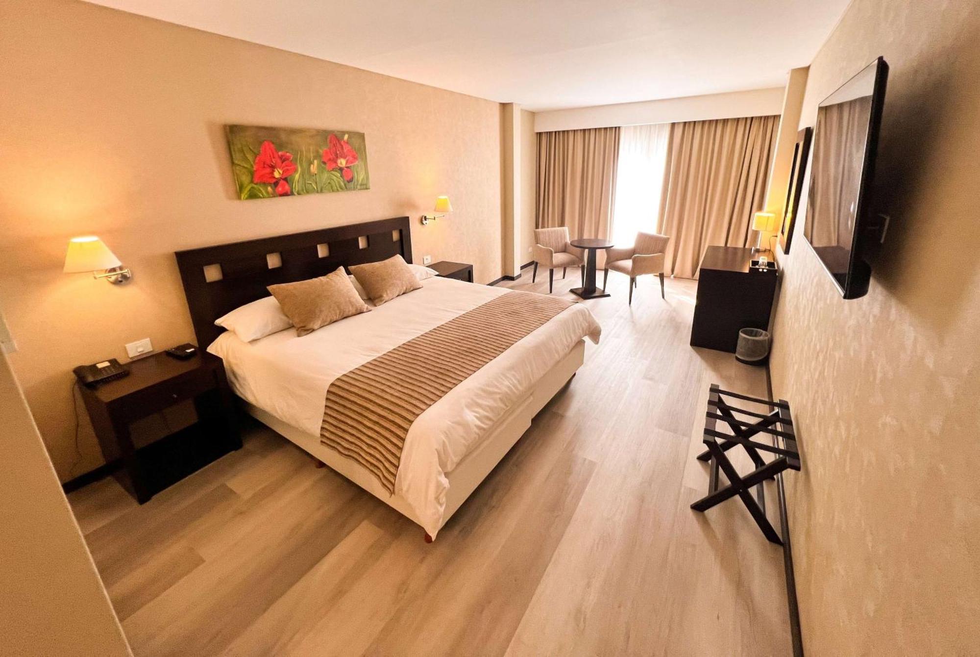 Howard Johnson Hotel & Resort פונס מראה חיצוני תמונה