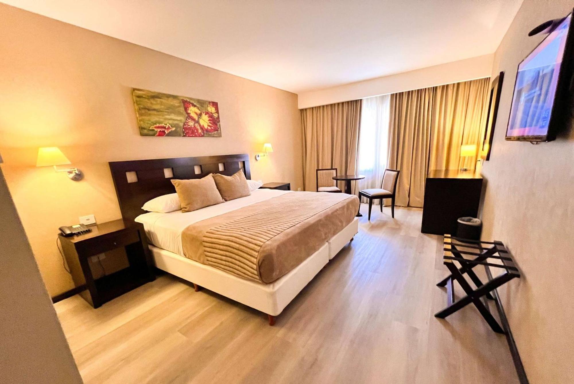 Howard Johnson Hotel & Resort פונס מראה חיצוני תמונה
