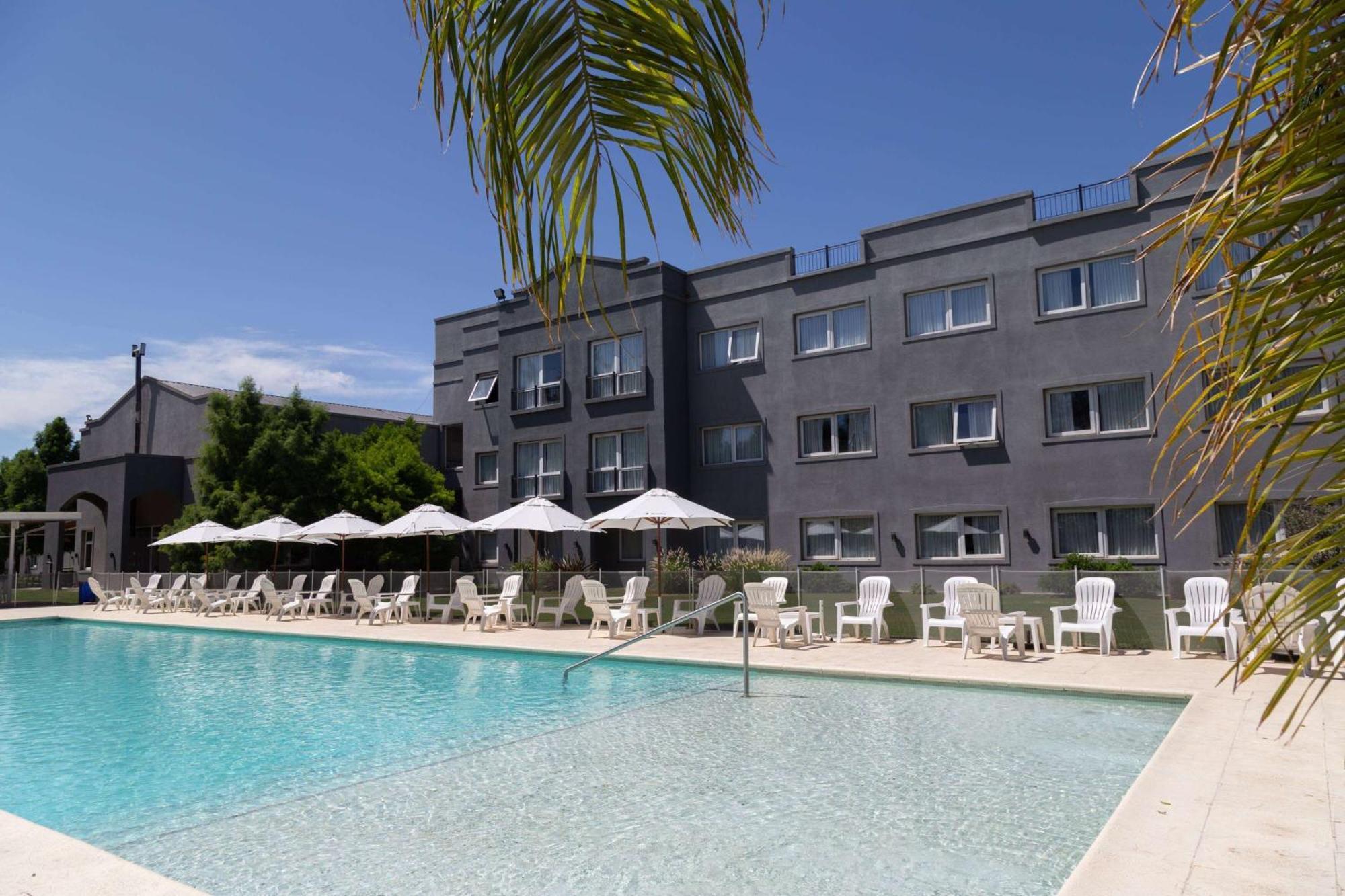 Howard Johnson Hotel & Resort פונס מראה חיצוני תמונה
