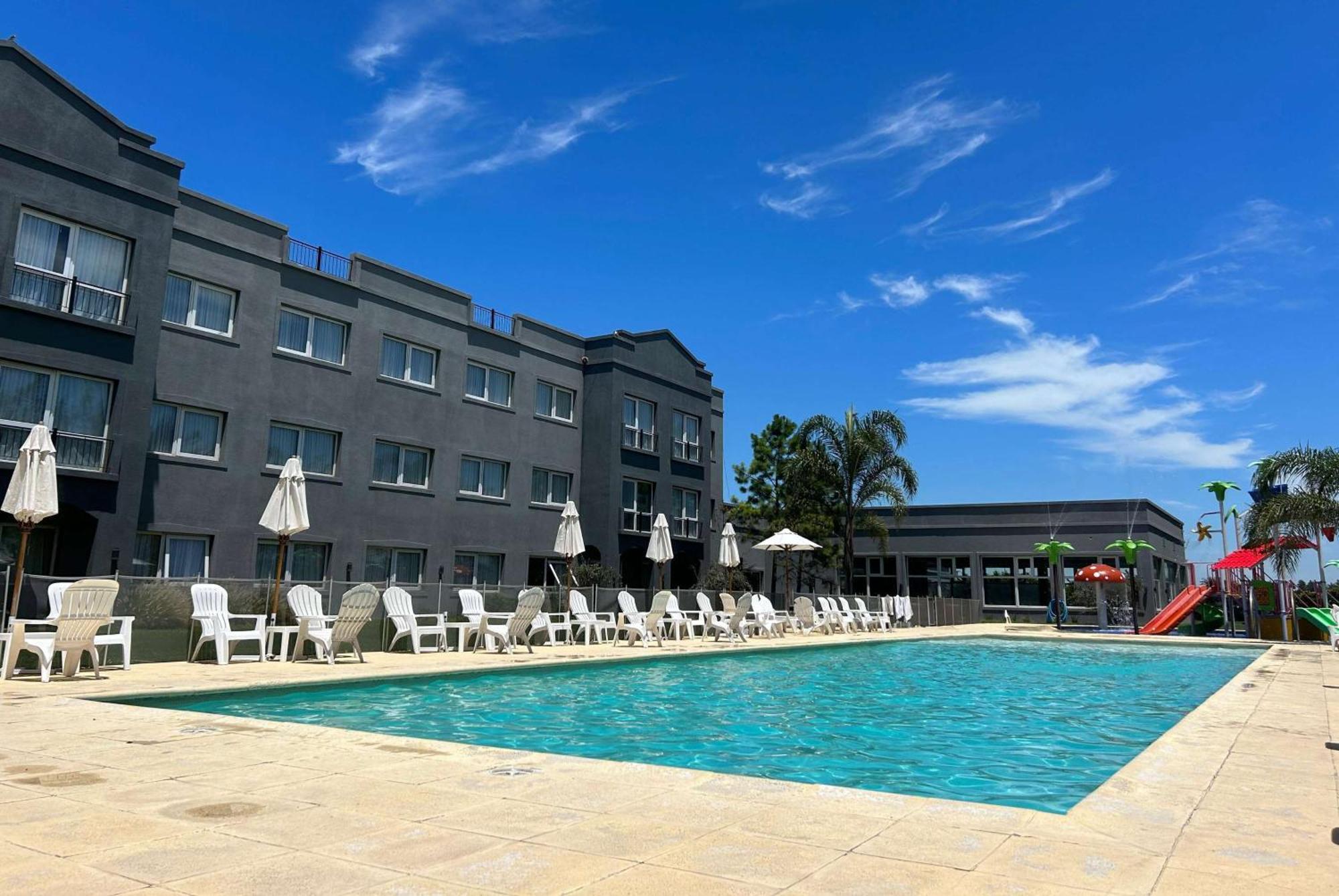 Howard Johnson Hotel & Resort פונס מראה חיצוני תמונה