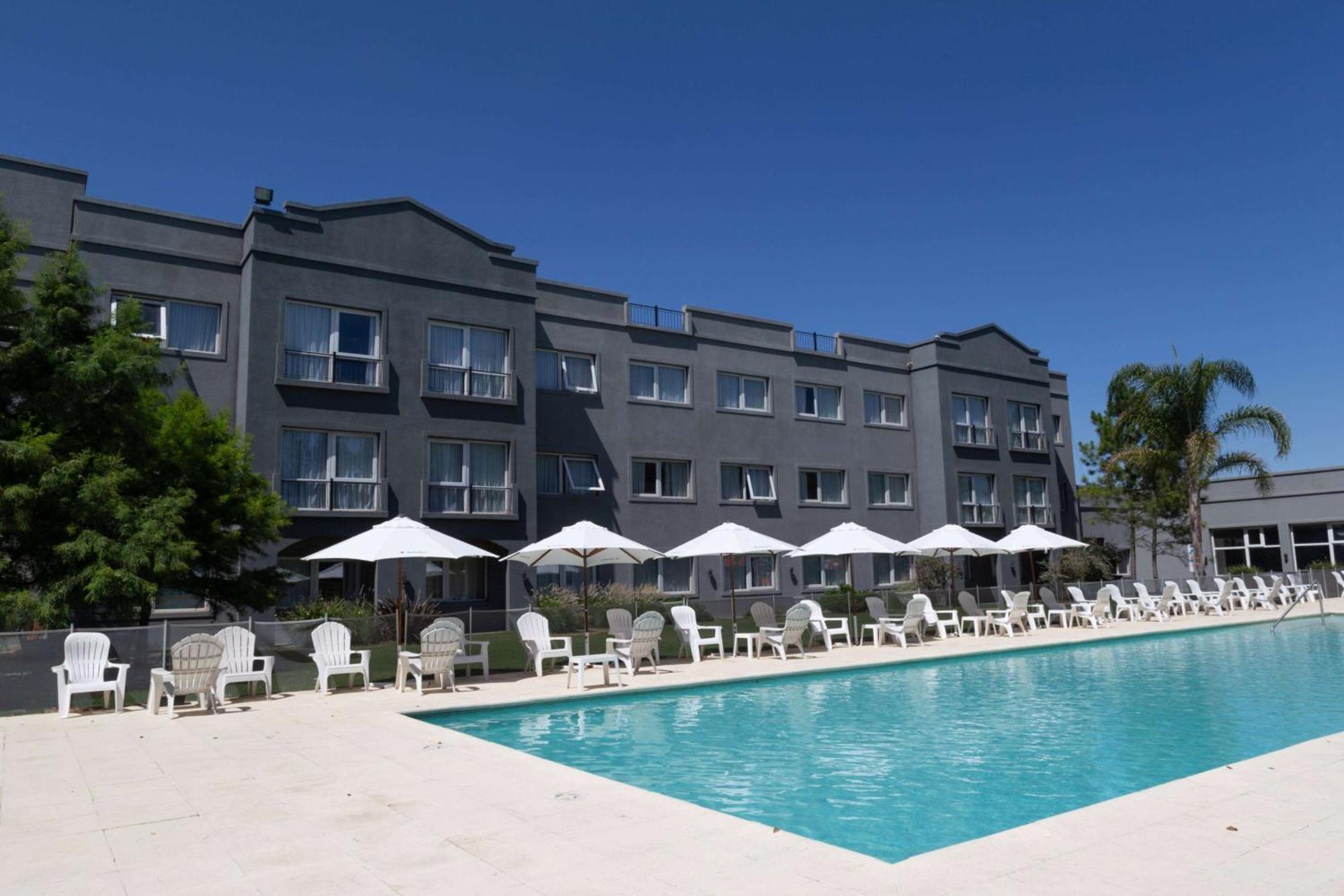 Howard Johnson Hotel & Resort פונס מראה חיצוני תמונה