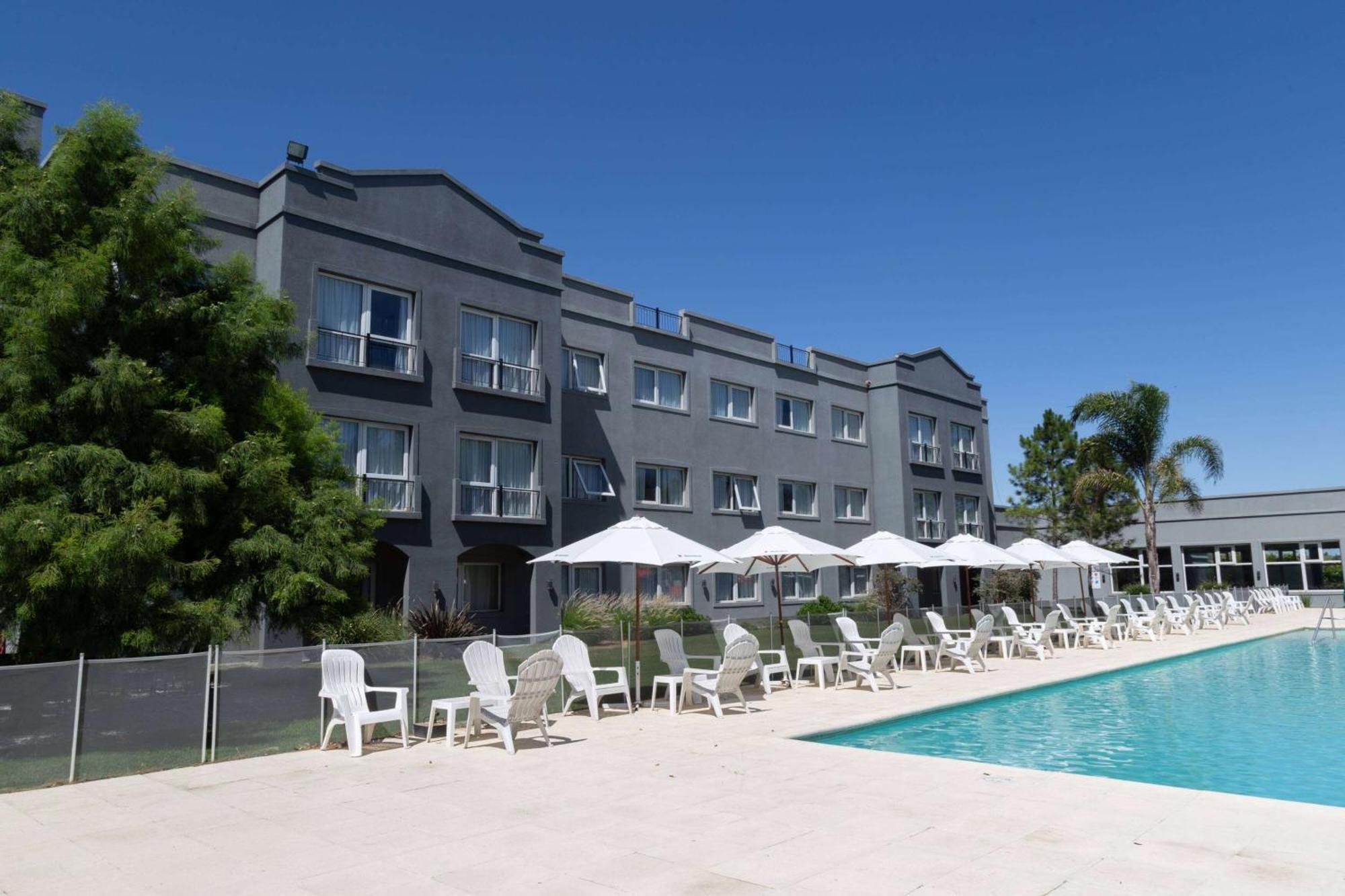 Howard Johnson Hotel & Resort פונס מראה חיצוני תמונה
