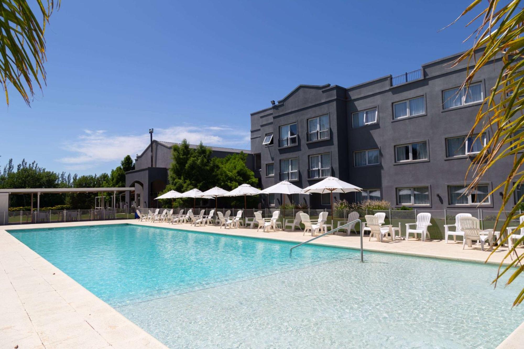 Howard Johnson Hotel & Resort פונס מראה חיצוני תמונה
