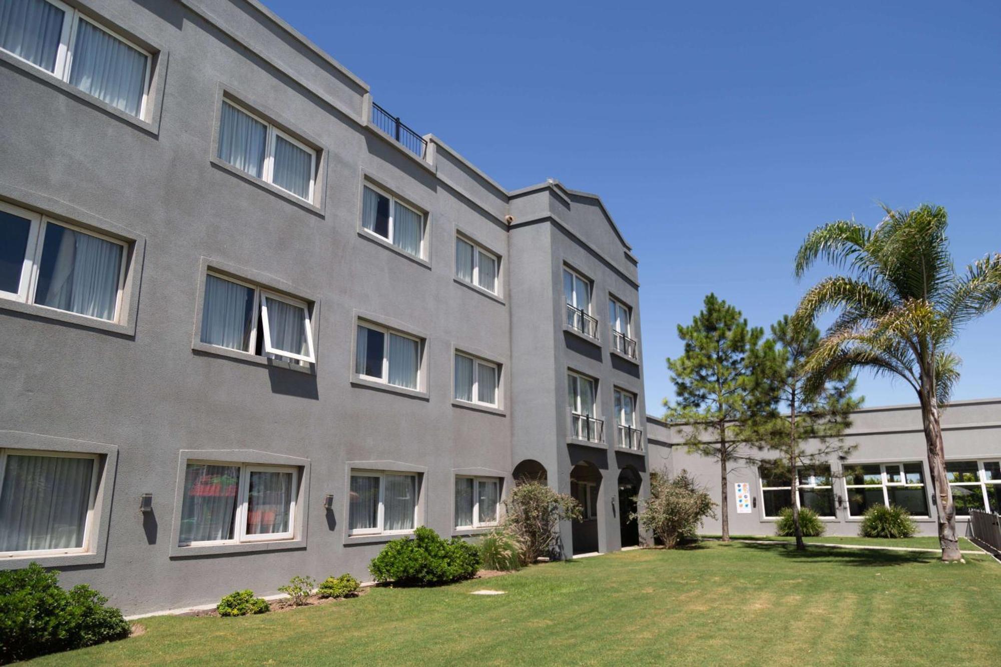 Howard Johnson Hotel & Resort פונס מראה חיצוני תמונה
